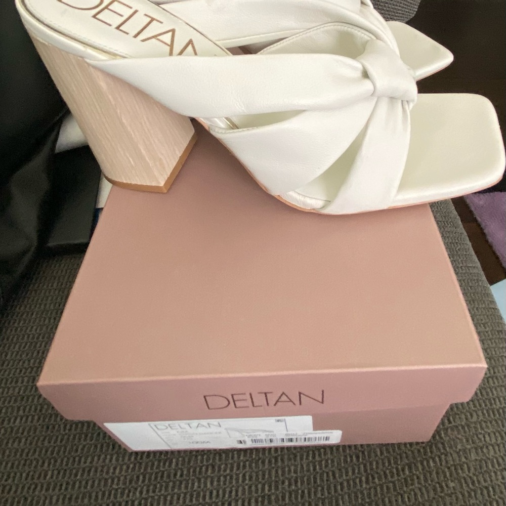 Women Heels - Picture 3 of 7